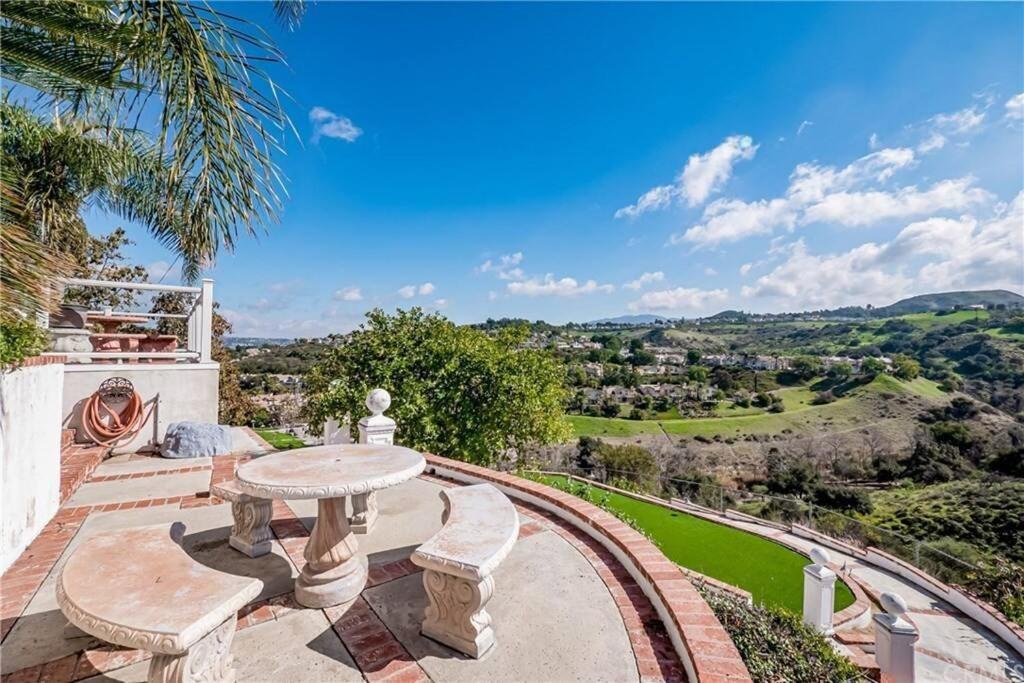 Luxury Hill Villa With Spectacular View Anaheim Exterior photo